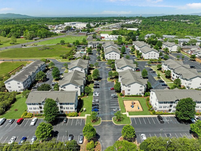 Building Photo - 2 Bedroom 2nd floor Castanza Available in ...