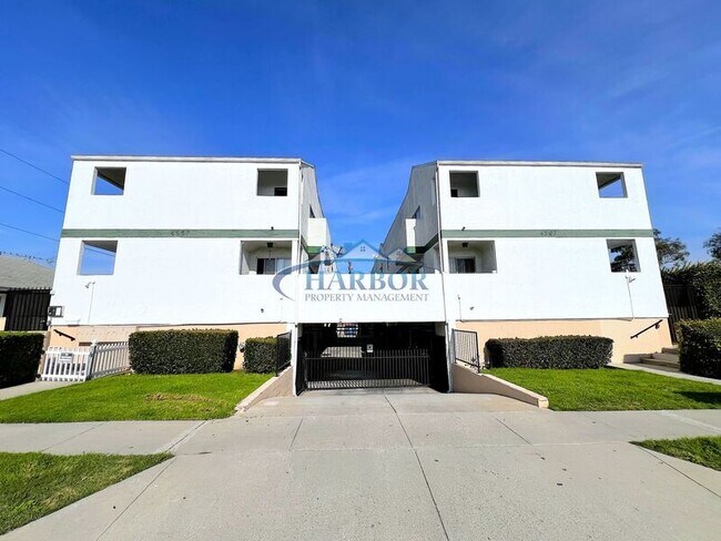 Primary Photo - 4567 W 159th St