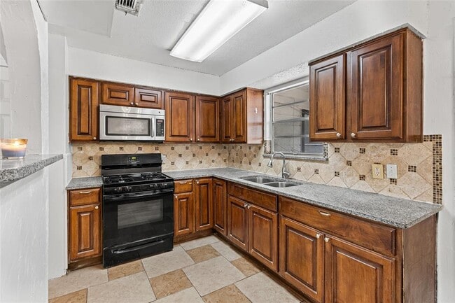 Building Photo - 9104 Glenn Ln