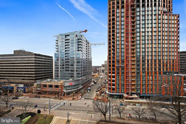 Building Photo - 1805 Crystal Dr