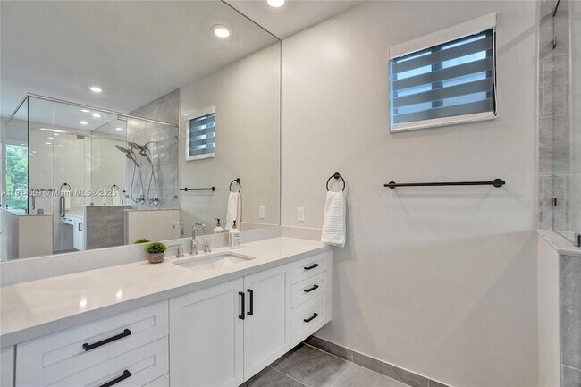 Building Photo - 10795 Oceano Wy