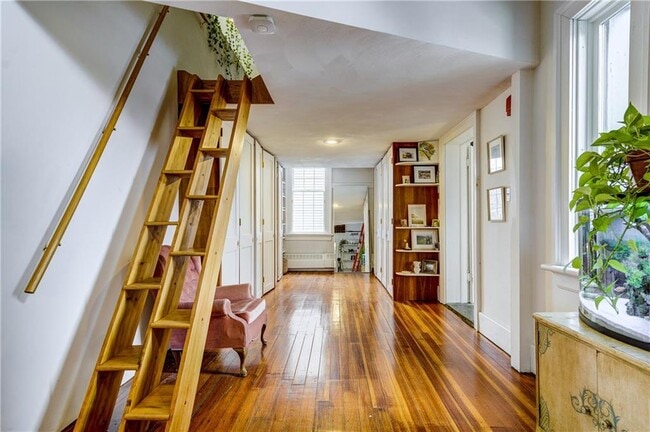 Building Photo - 4 Pallas St