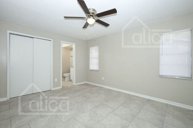 Building Photo - 4006 Luan Dr