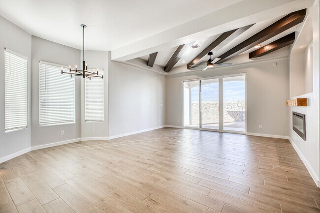 Building Photo - Beautiful East side House 4 bed-2.5 baths, part of The  Club that includes Swimming Pool, Gym, Te...