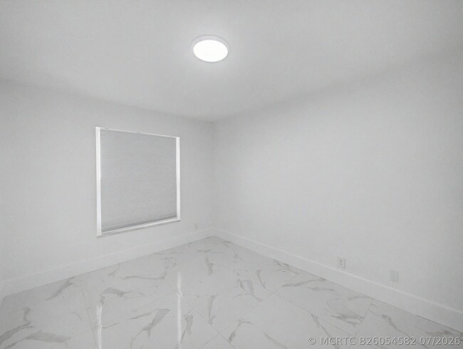 Building Photo - 8464 Lakepoint Ct
