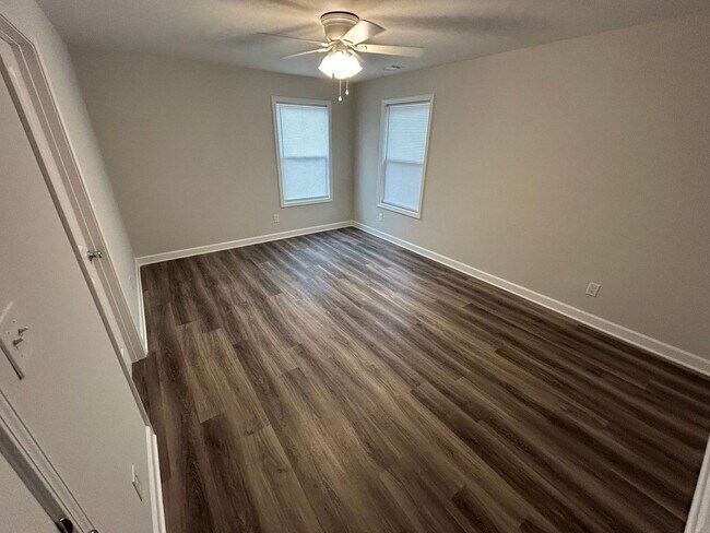 Building Photo - 201 Briarcliff Ln