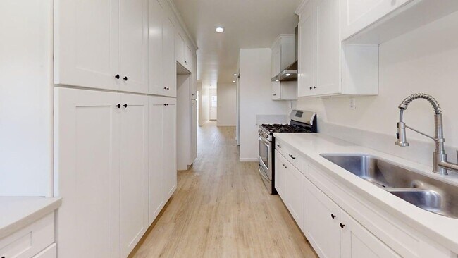 Building Photo - 630 Mira Mar Ave
