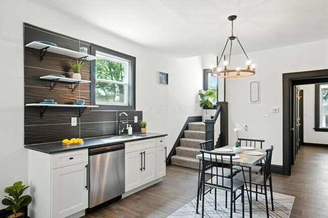 Building Photo - 887-889-889 E Livingston Ave