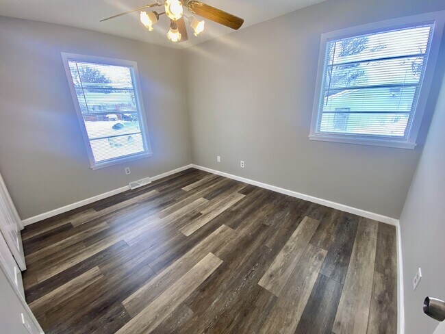 Building Photo - 1128 Maple Ave