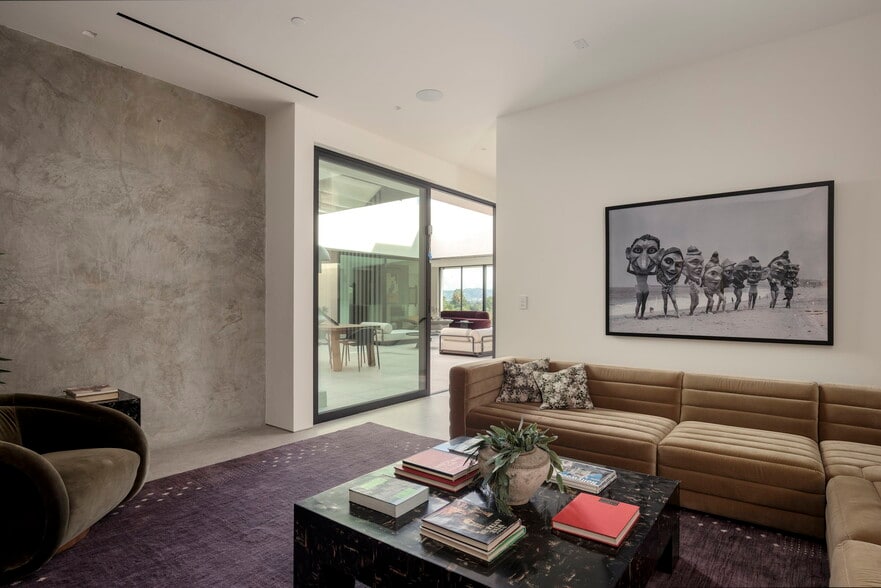 Building Photo - 5208 Sanchez Dr