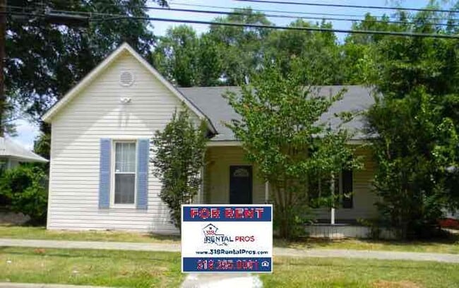 Primary Photo - Updated 4 Bedroom Home Close to Tech!