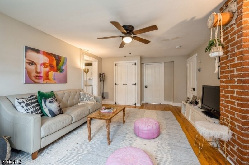 Building Photo - 15 Center St