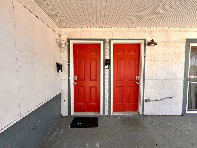 Building Photo - 39 Iona Ave