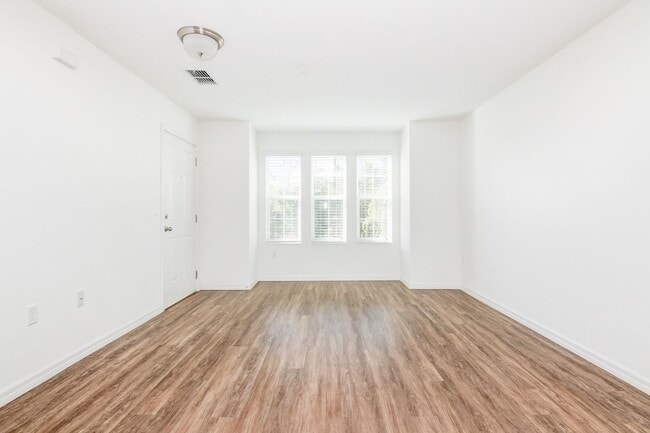 Building Photo - MOVE IN BY JUNE 15TH and RECEIVE THE REST ...