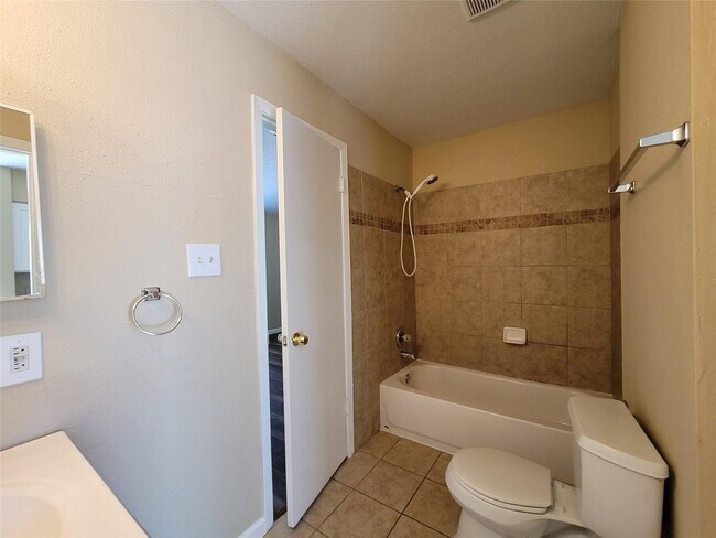 Building Photo - 7310 Arista Dr