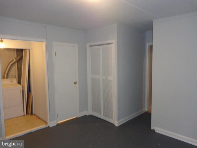 Building Photo - 5565 Peppercorn Dr