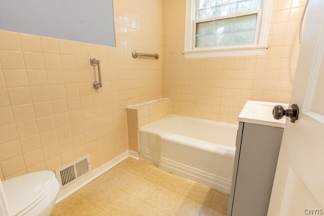 Building Photo - 419 Fergerson Ave