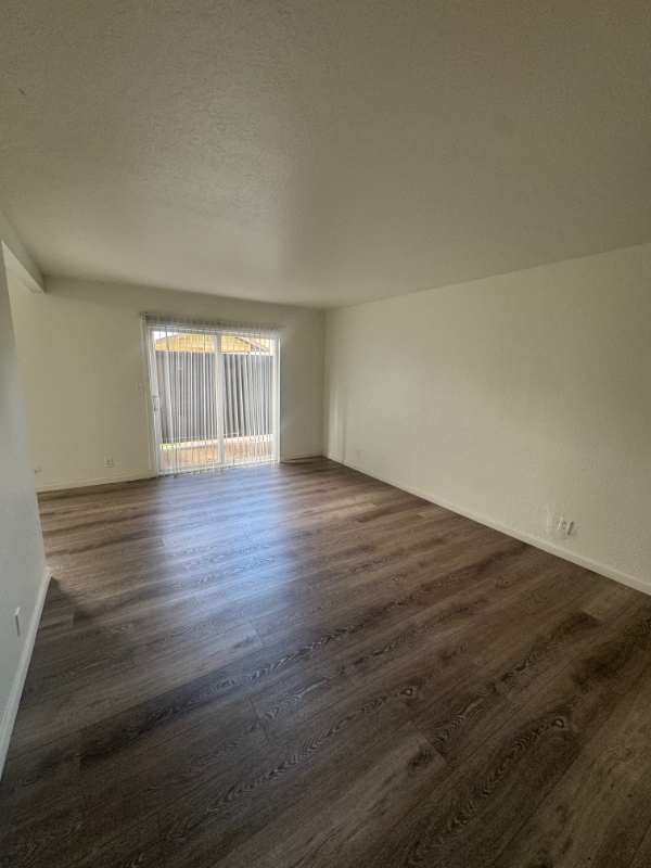 Building Photo - 625 S Madera Ave