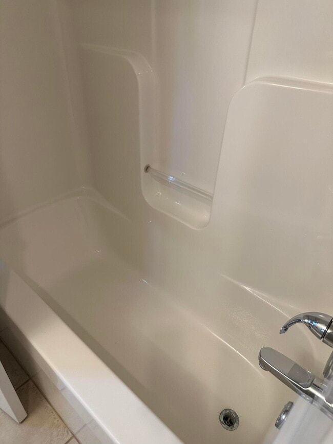 Building Photo - 114 W Green St