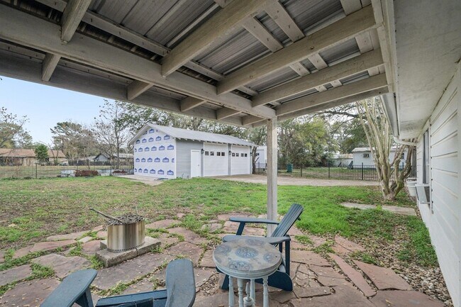 Building Photo - 902 Turney St
