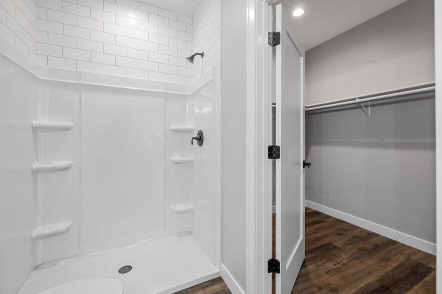 Building Photo - 1867 Woodland Way