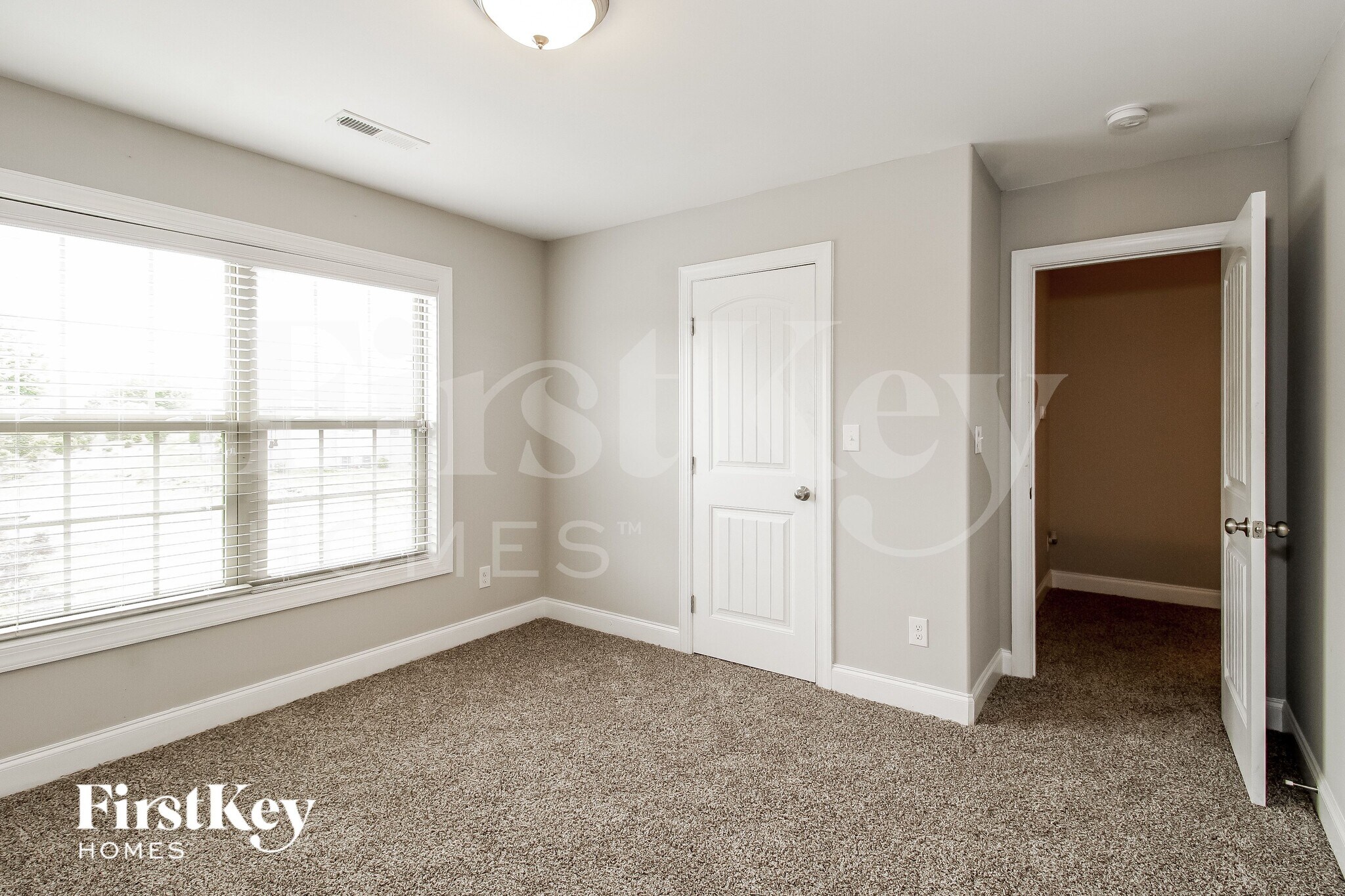 Building Photo - 4669 Pebble Lake Dr