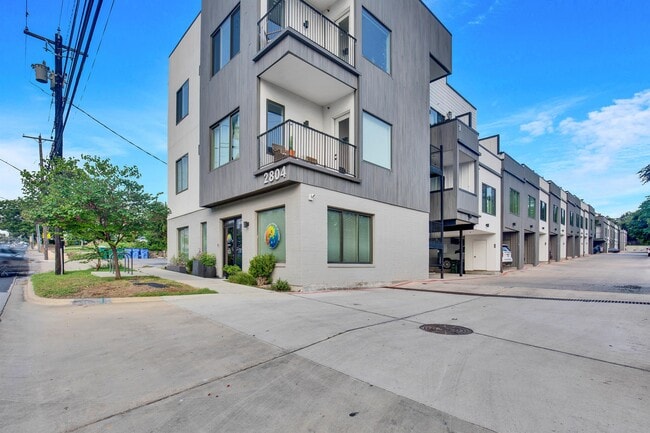 Building Photo - 2804 S 1st St