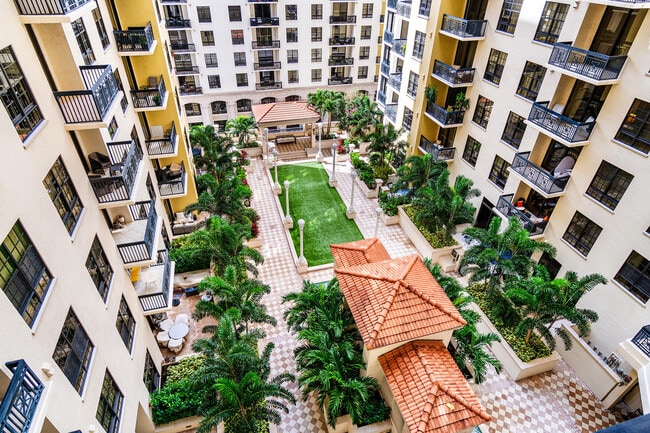 Building Photo - 701 S Olive Ave