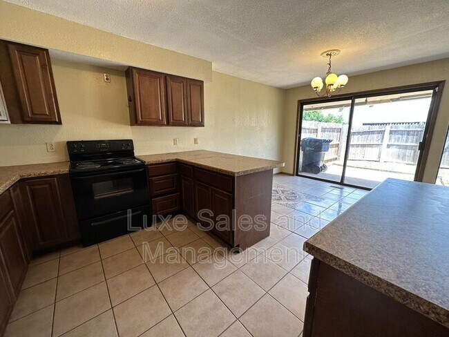 Building Photo - 3718 Southwind Ave