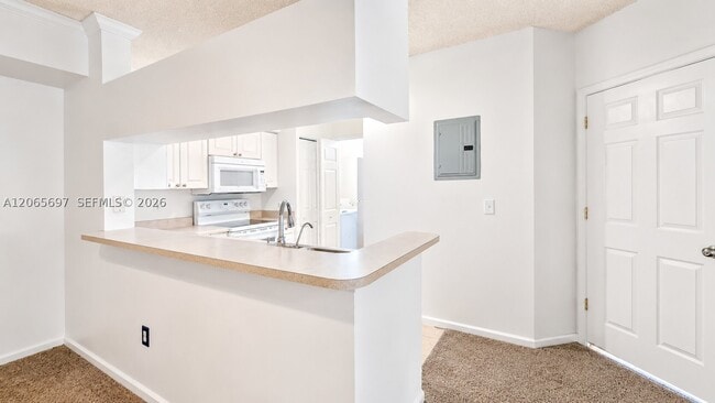 Building Photo - 17150 N Bay Rd
