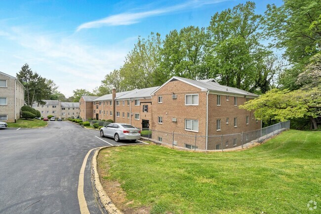 Building Photo - Green Forest Apartments