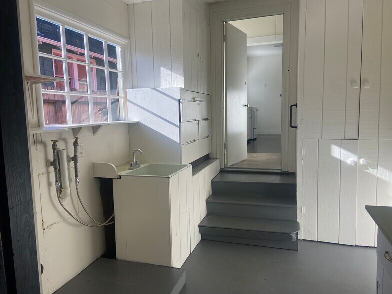 Building Photo - 3145 E St