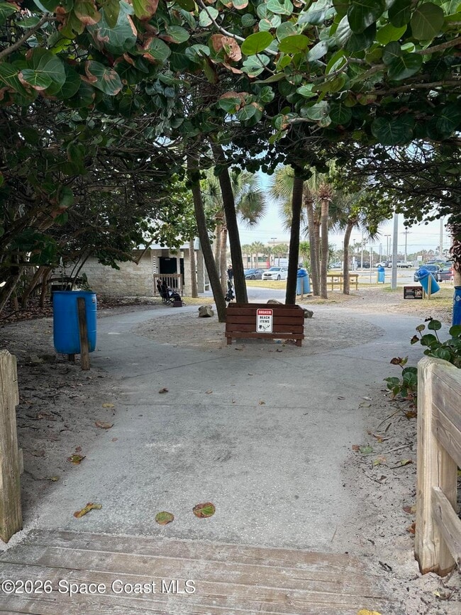 Building Photo - 335 Paradise Blvd