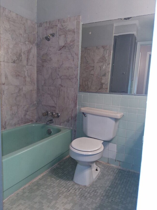 Building Photo - 1215 Garden Park Dr