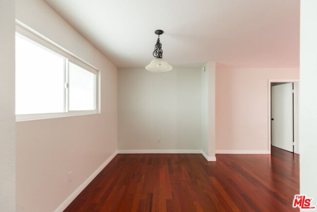 Building Photo - 2418 Graham Ave