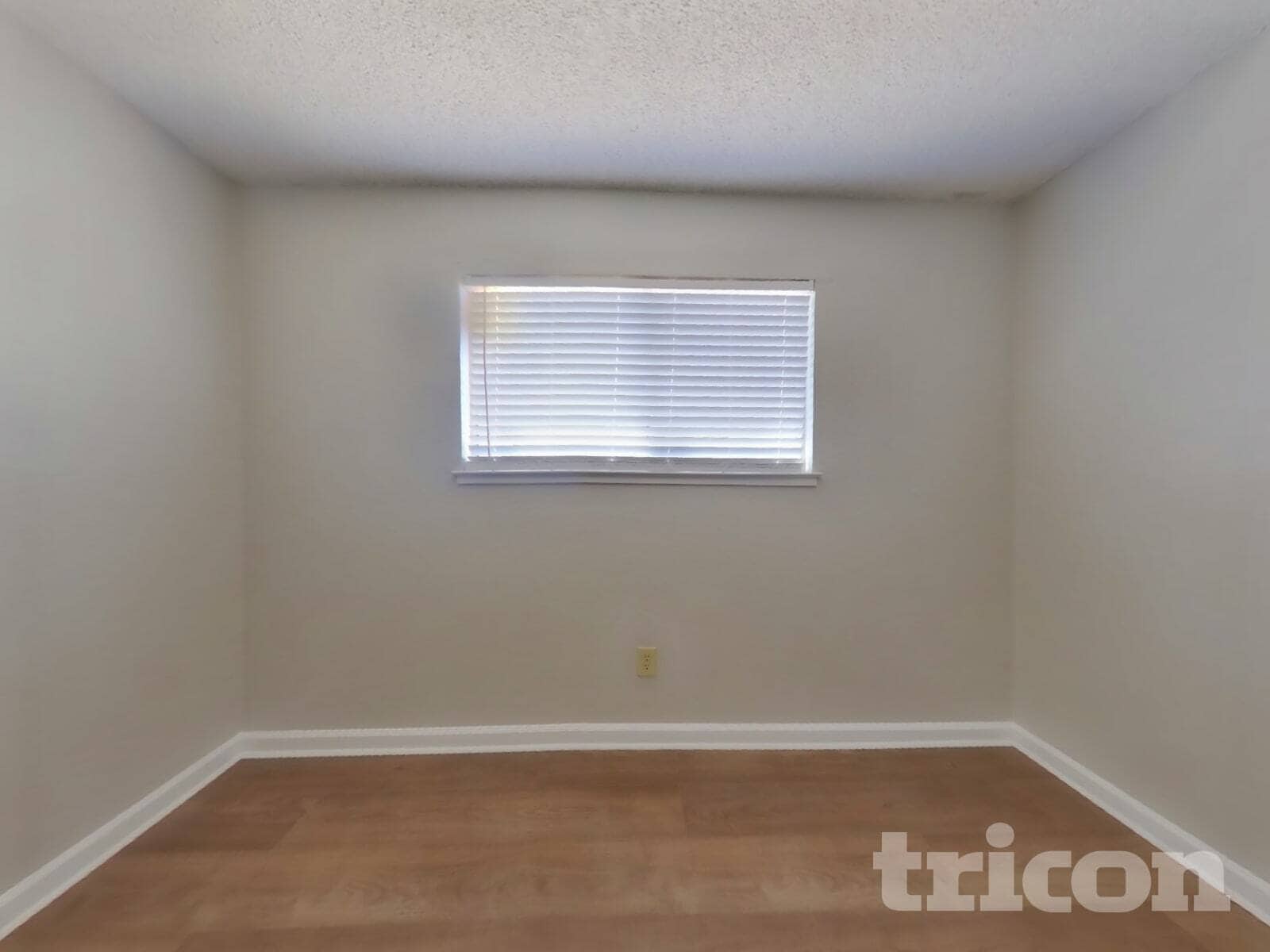 Building Photo - 405 Pirinen Ln