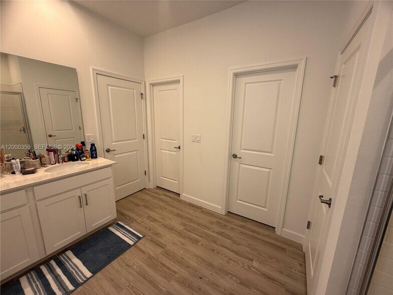 Building Photo - 10503 SW Orana Dr