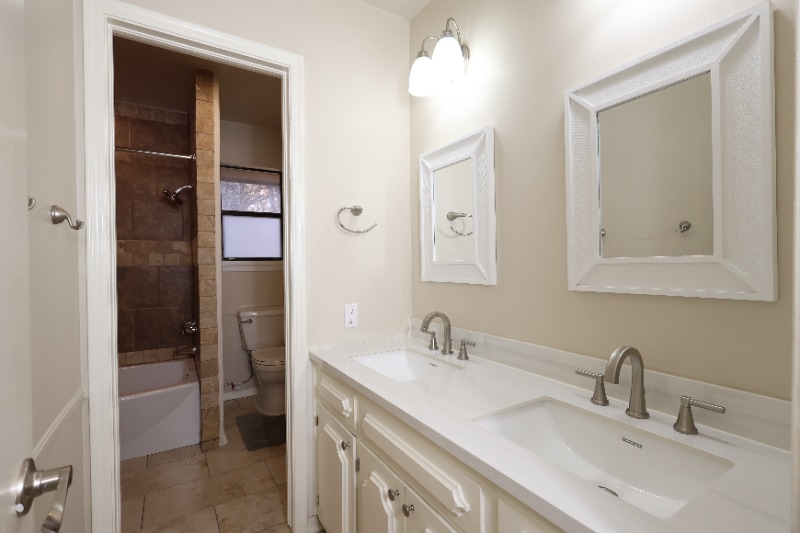 Building Photo - 312 Bluebird Ln