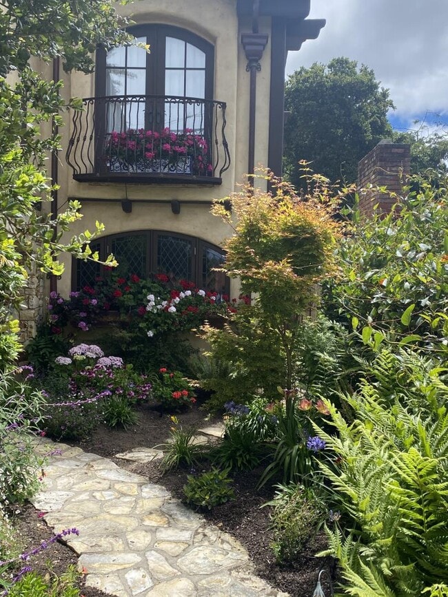 Building Photo - 0 Carmelo St