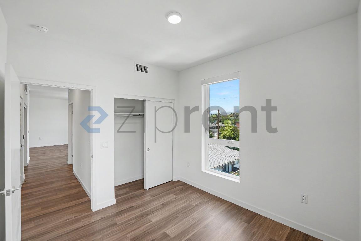 Building Photo - Unit 415