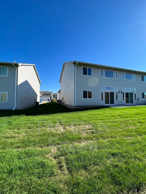 Building Photo - 6171 S Alki Pl