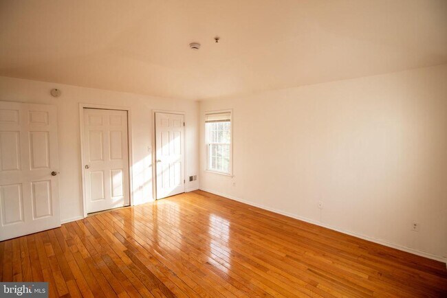 Building Photo - 1337 Waterford Dr