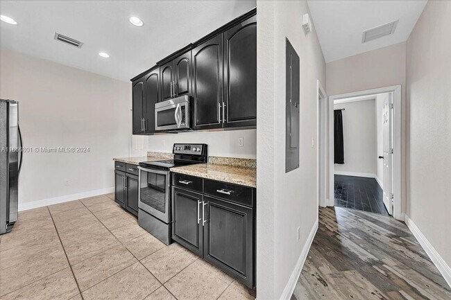 Building Photo - 995 SW 147th Ave