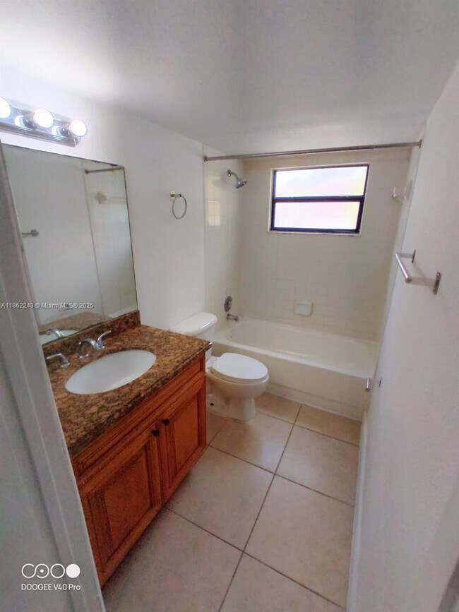 Building Photo - 1484 Lake Crystal Dr