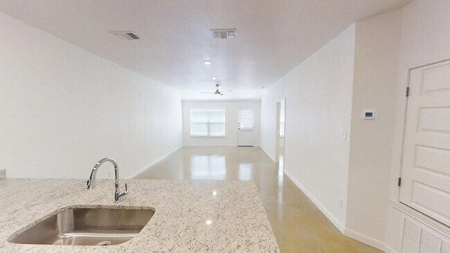 Building Photo - 907 Switchgrass Dr