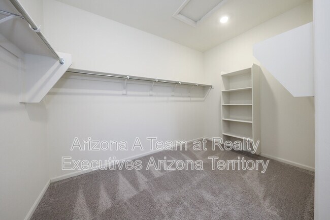 Building Photo - 4882 E Greenway Wash Dr