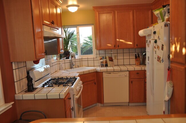 Building Photo - 5747 Clematis Dr