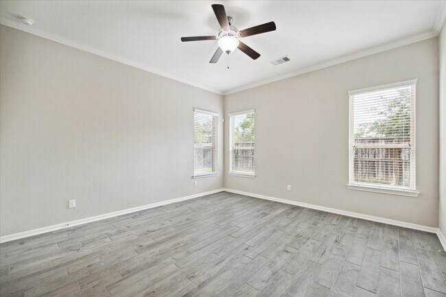Building Photo - 1535 Giles Dr
