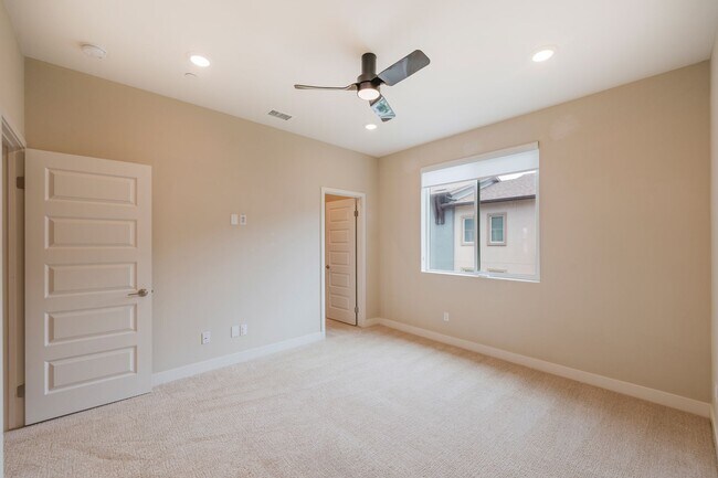 Building Photo - Newer townhome rental located in the gated One Seven Eight community!