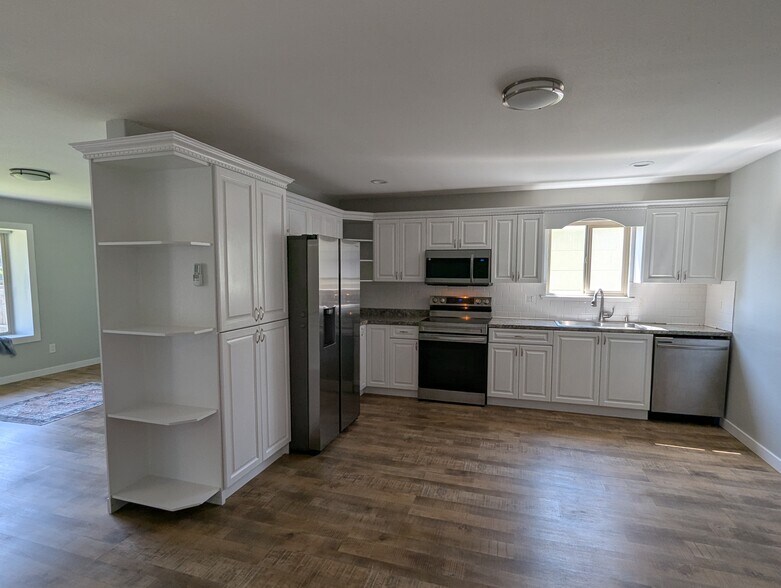 Kitchen - 353 E St